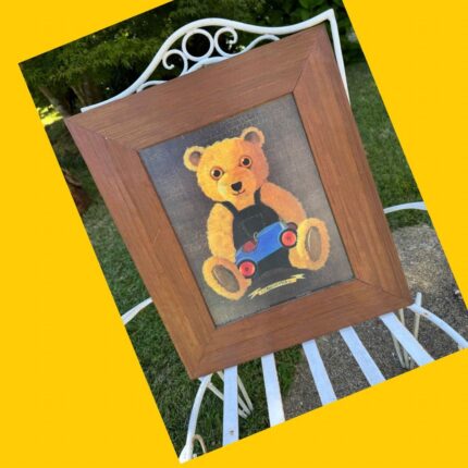 Cuadro oso con marco de alerce 44 x 51 cms