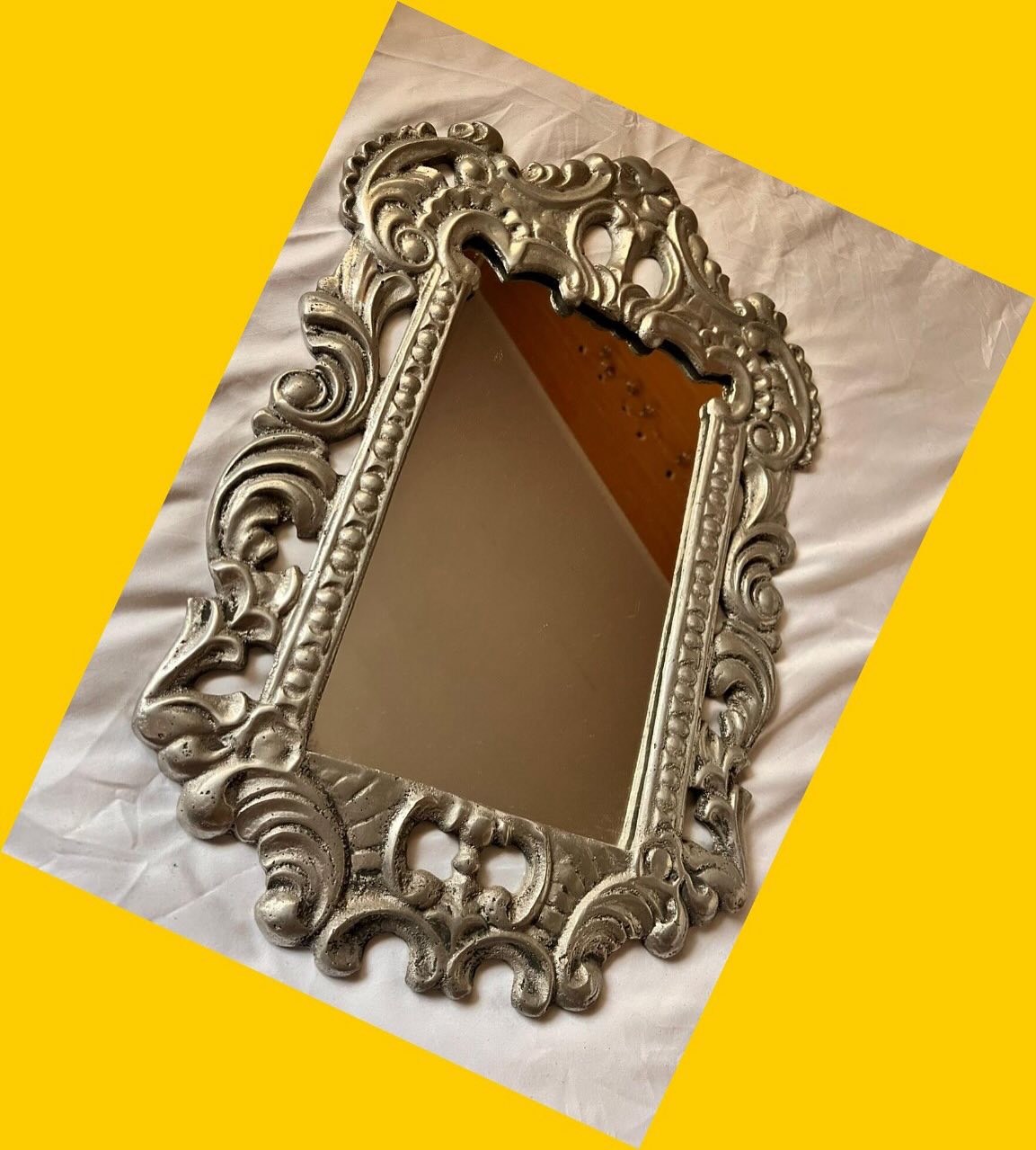 Espejo antiguo con baño de plata