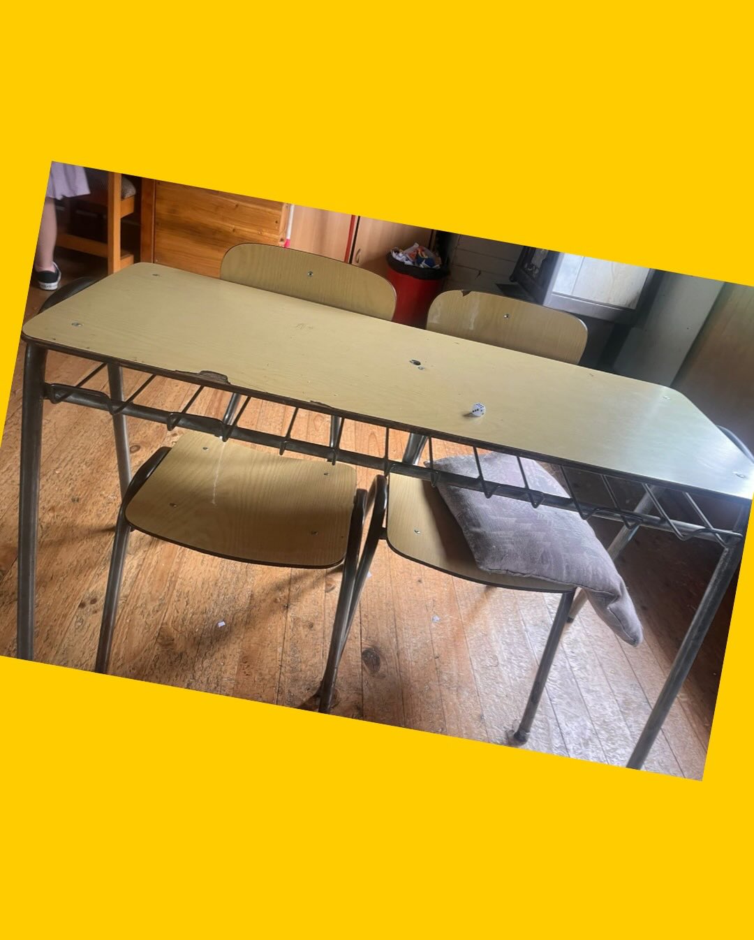 Set mesa + 2 sillas escolares