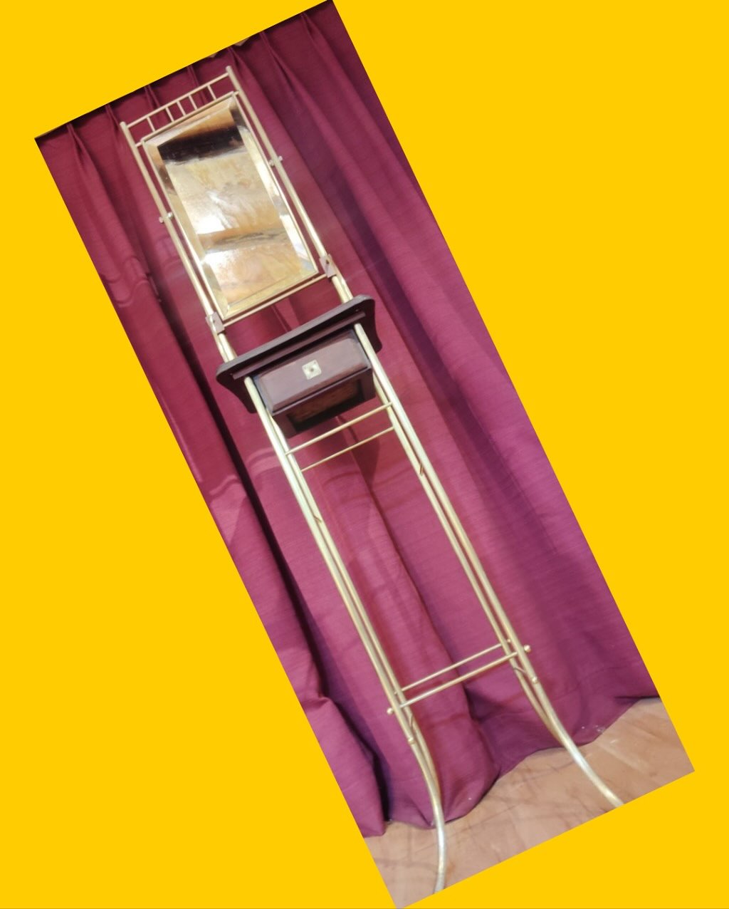 Recibidor de bronce y alerce