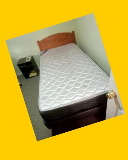 Cama 1,5 plazas + respaldo + velador Celta