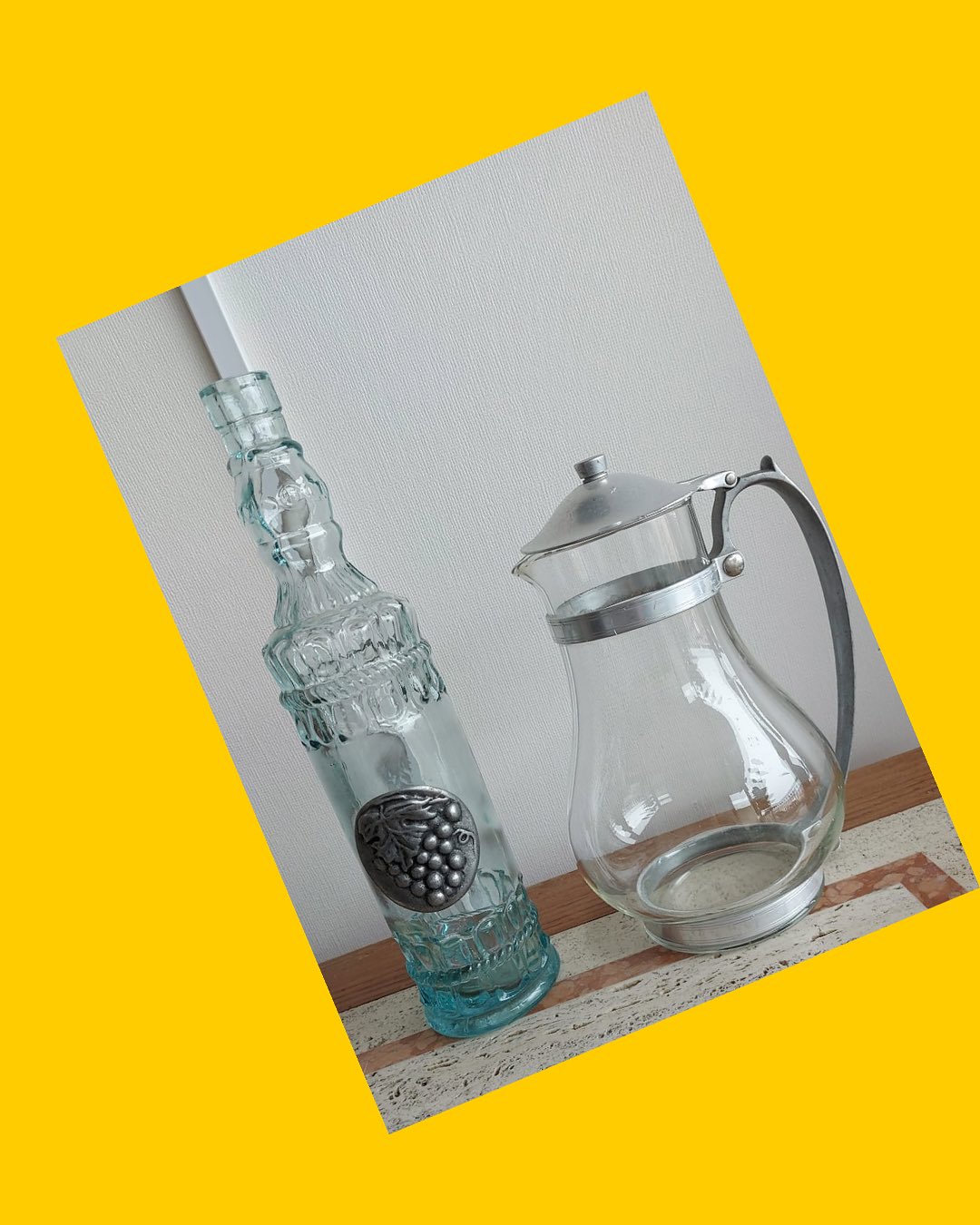 Botella y jarro antiguo