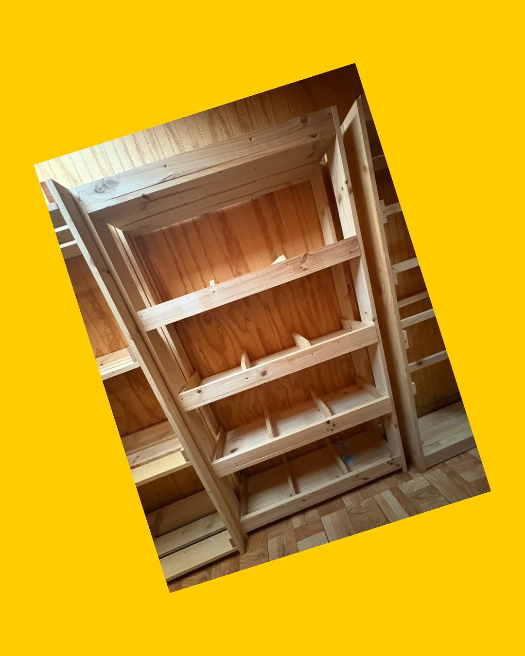 Mueble exhibidor de madera