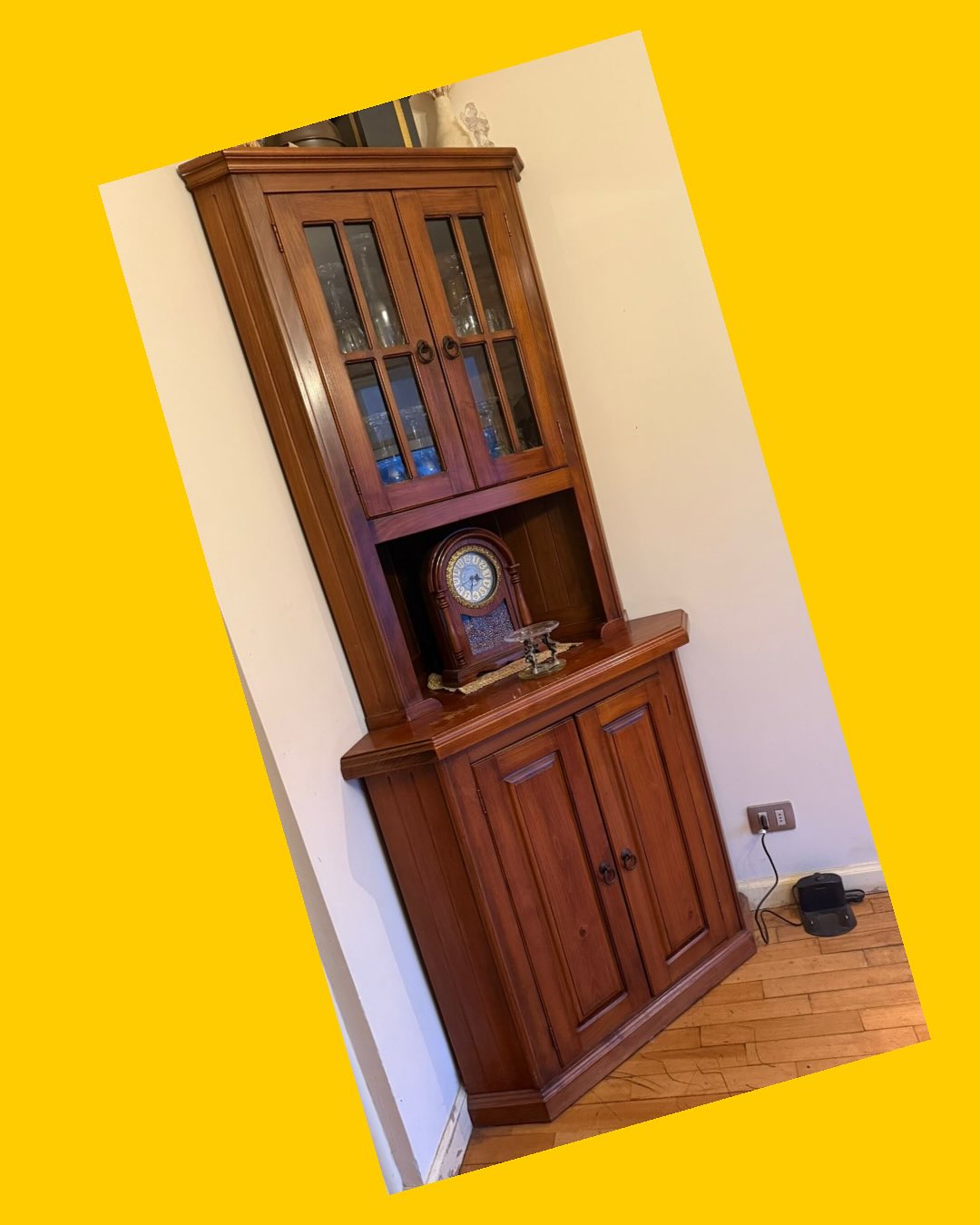 Mueble esquinero de madera