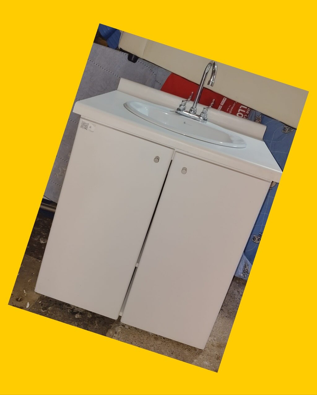 Lavamanos con mueble y grifería