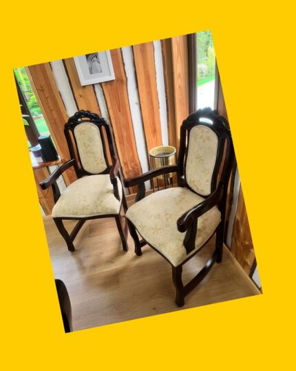 2 Sitiales de madera