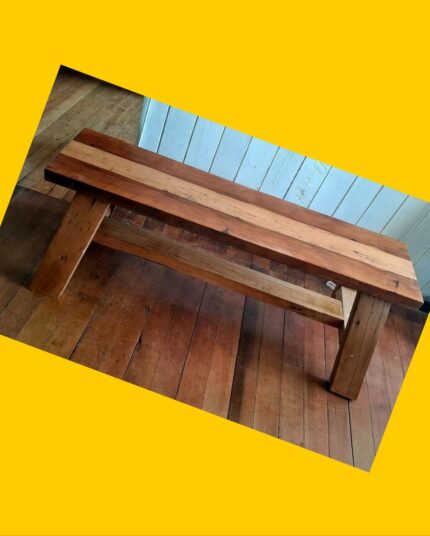 Banca rústica de madera