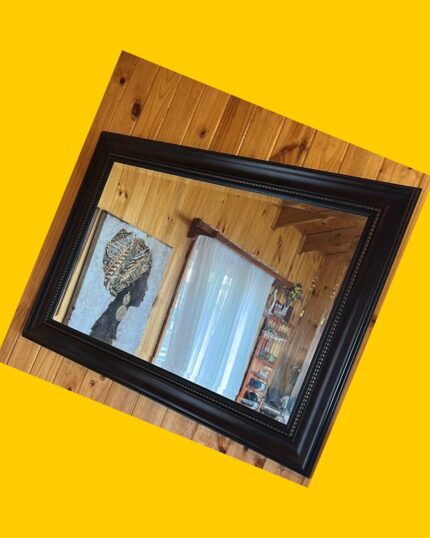 Espejo con marco negro