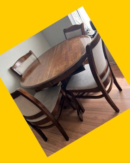 Juego de comedor entensible con 4 sillas CIC