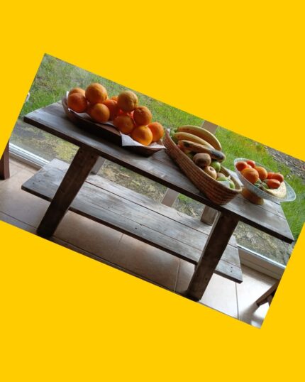 Mesa arrimo de madera