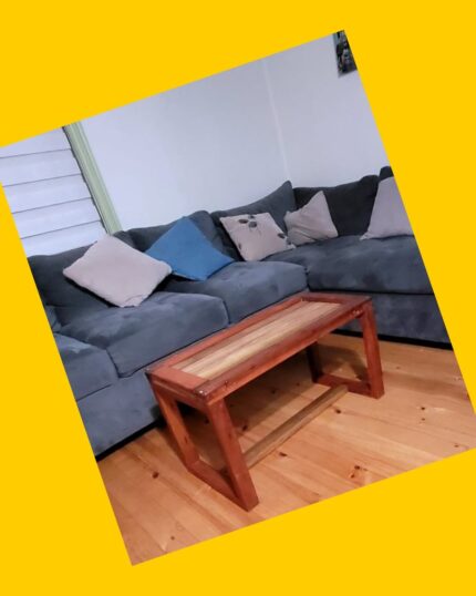 Mesa de alerce y laurel