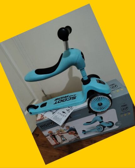 Scooter con casco Scoot and Ride