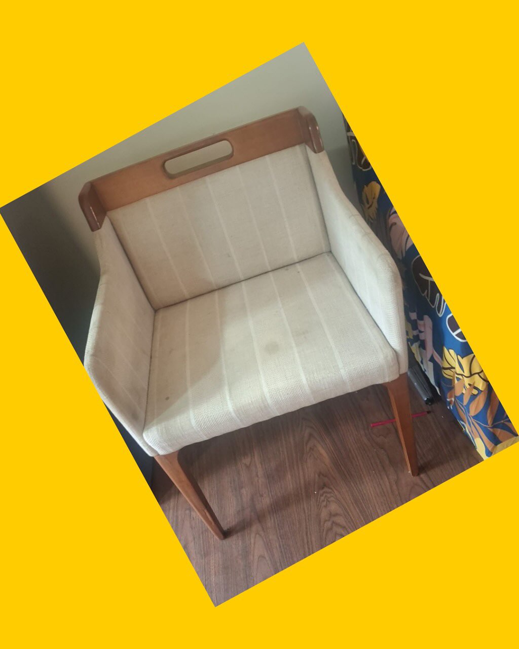 Sitial de madera con tapiz