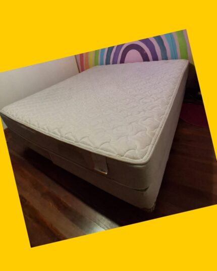 Cama king con respaldo de madera Rosen