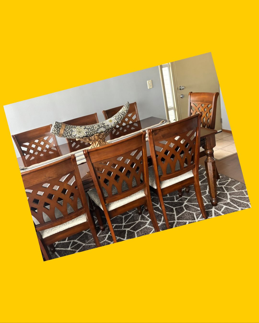 Comedor extensible con 6 sillas y 2 sitiales CIC