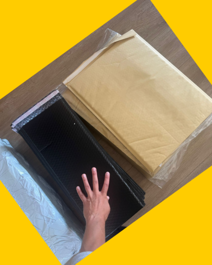 65 paquetes acolchados (52 negros y 13 amarillos)