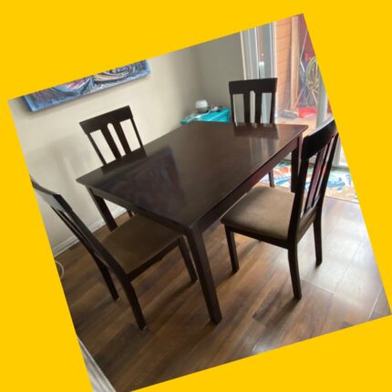 Comedor con 4 sillas