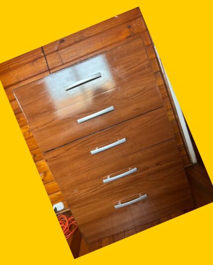 Comoda con 5 cajones