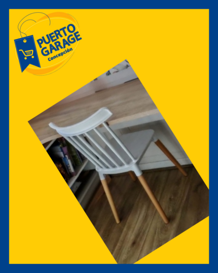 Silla blanca patas madera