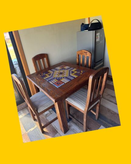 Comedor de madera con 4 sillas