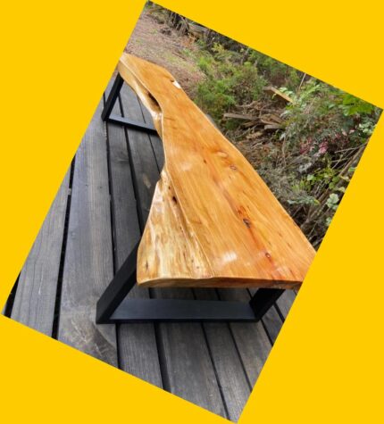 Mesa de centro de madera de ciprés