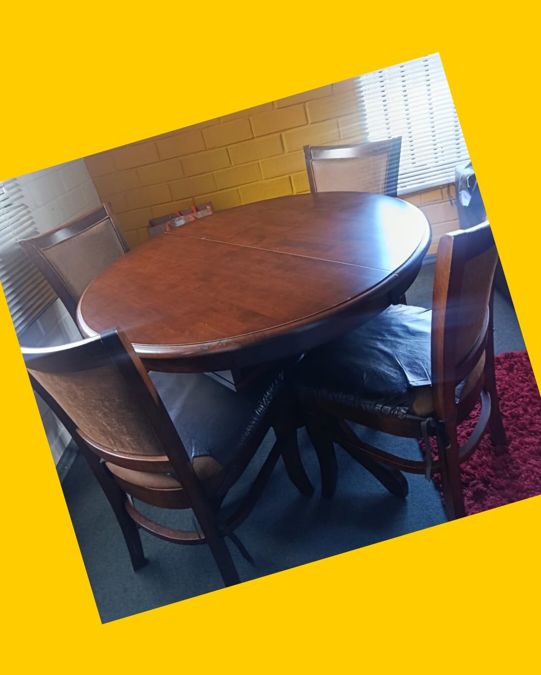 Mesa de comedor redonda con 4 sillas