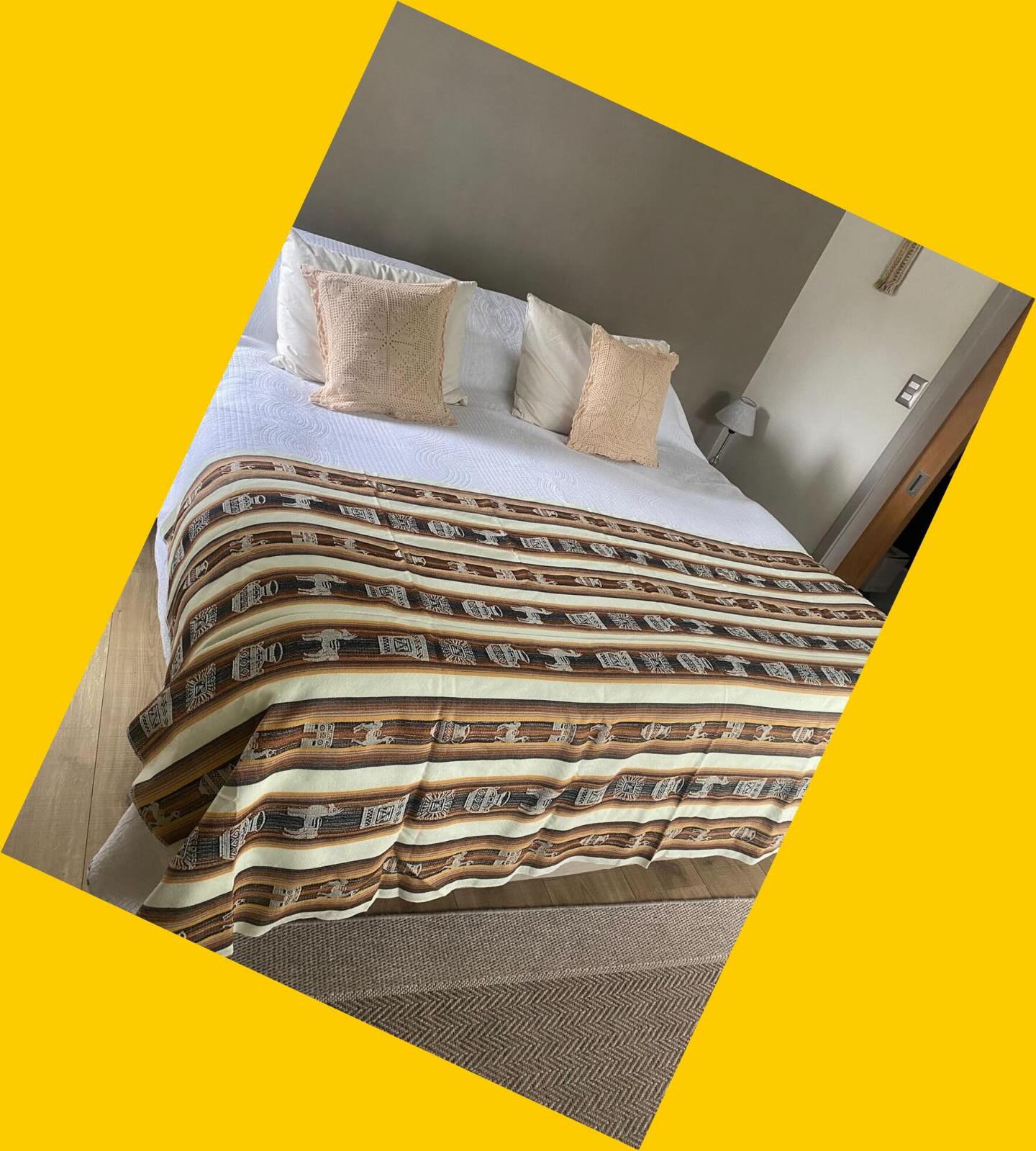 Piecera de telar reversible y 2 fundas de cojines (40x40cm)