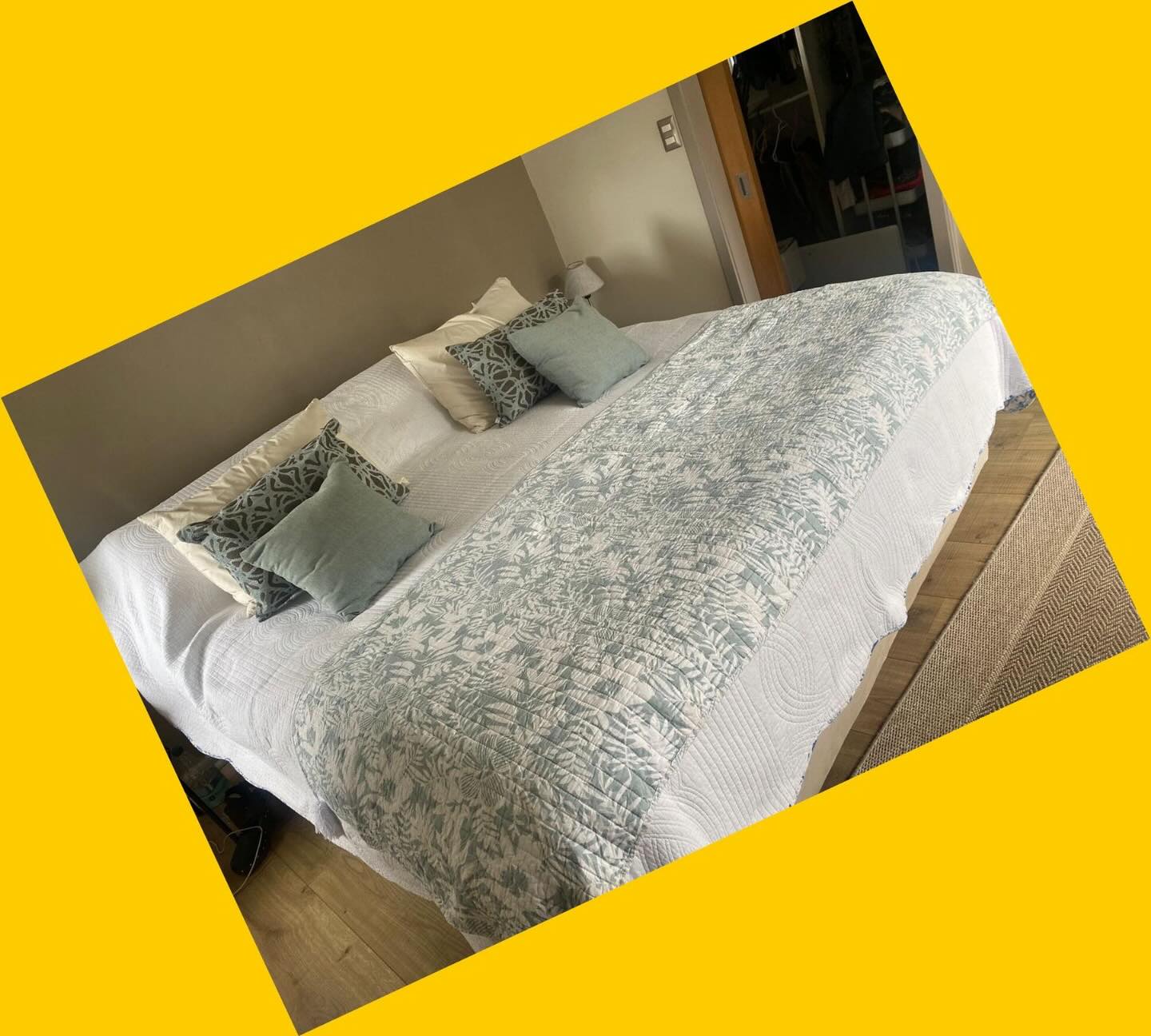 Piecera verde reversible con 4 cojines decorativos Paris