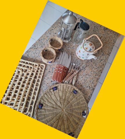 Set De Tetera, Jarro Para Infusiones, Cafetera, Cuchillos Tenedores E Individuales Y Posa Botellas