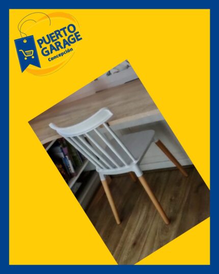 Silla blanca patas madera