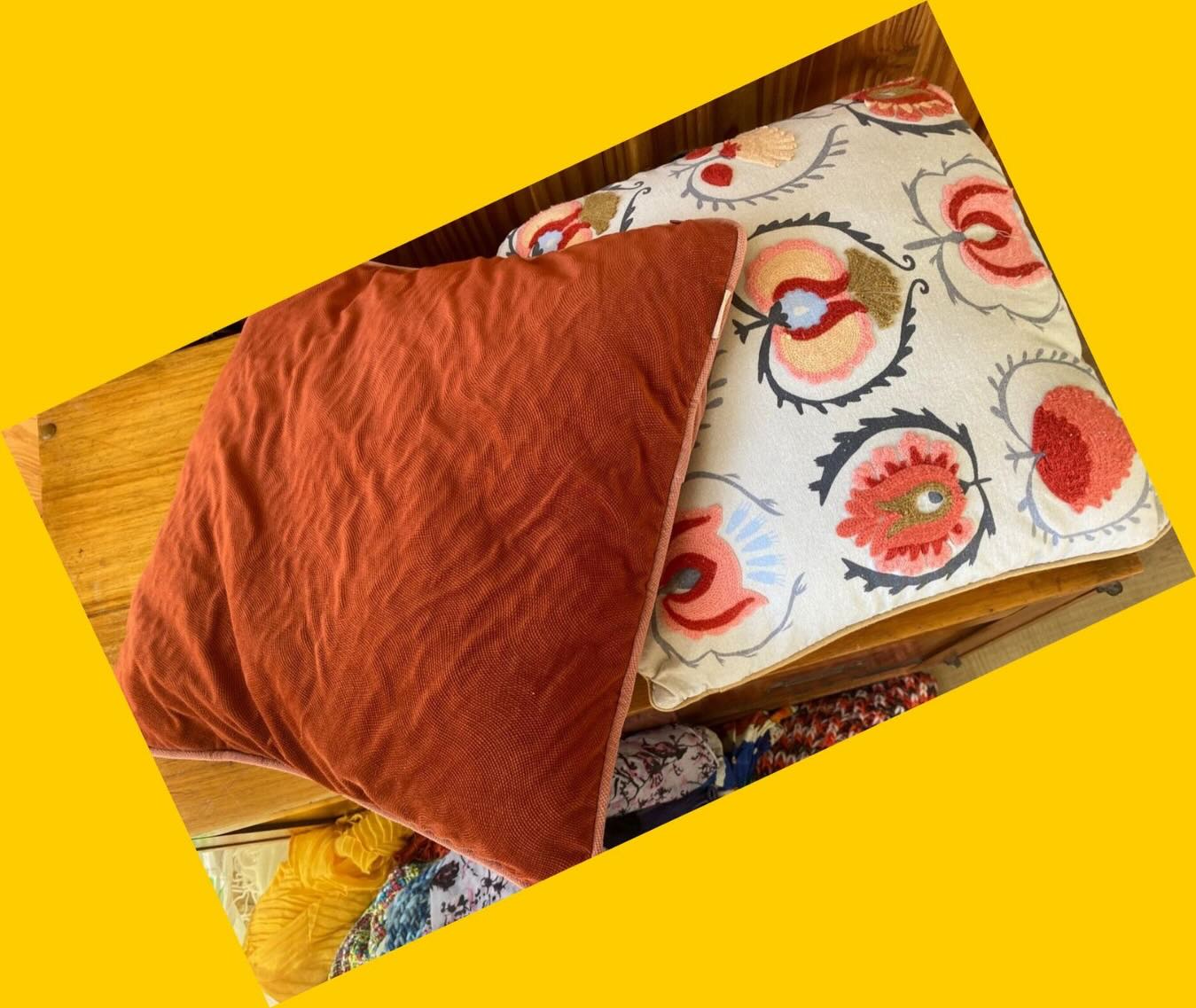 2 cojines (bordado IKEA)