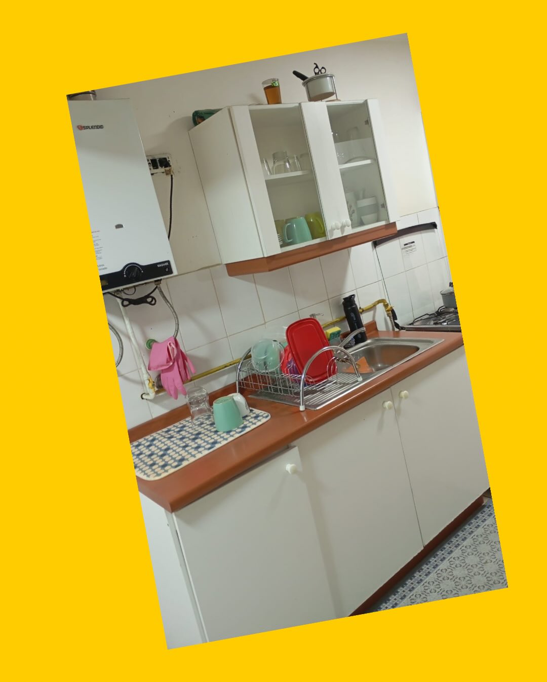 2 Mueble de cocina con lavaplatos incluido (mueble inferior y mueble aéreo con vidrio)