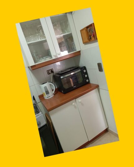 2 Mueble de cocina (mueble inferior y mueble aéreo con vidrio)