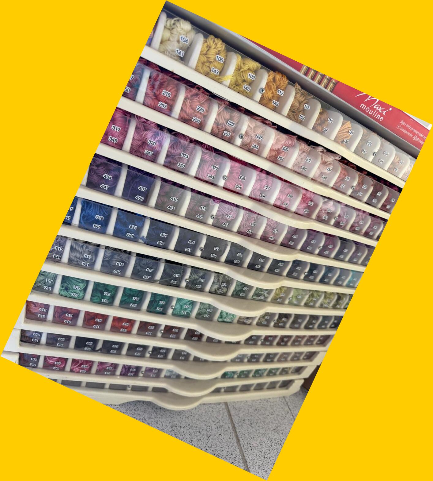 Colección de hilos para bordar + mueble organizador Círculo