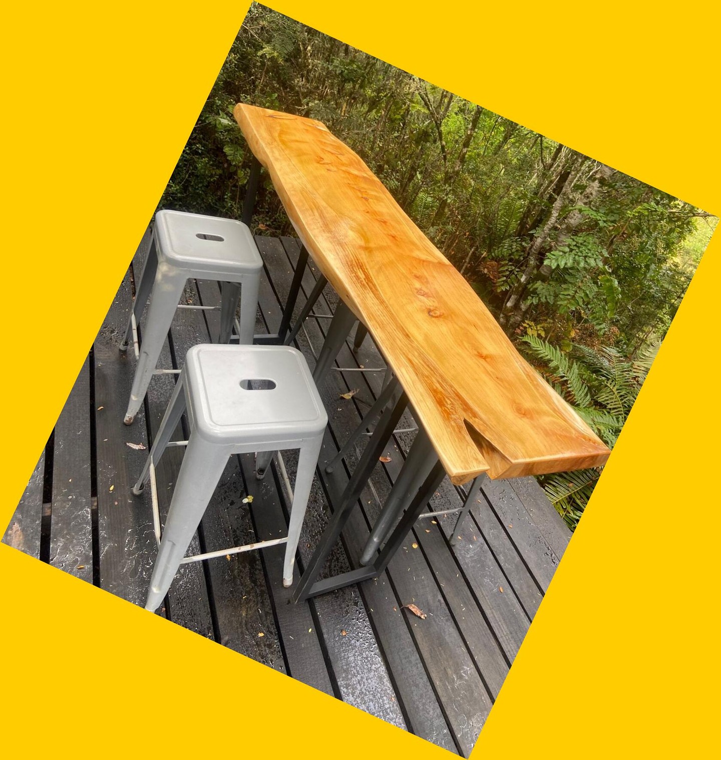 Mesón de bar ciprés