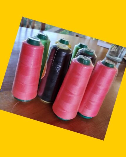 Set de 8 conos de hilos de coser nuevos (3 fuccia, 2 verdes, 1 amarillo y 2 negros) 2000