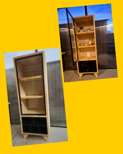 Vitrina de madera con cava de vinos