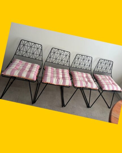 4 Sillas metálicas con cojines Form