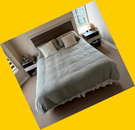 Cama 2 plazas + velador + respaldo + ropa de cama