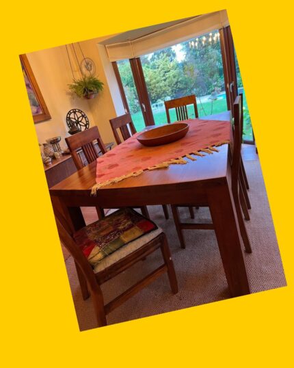 Mesa comedor con sillas de madera