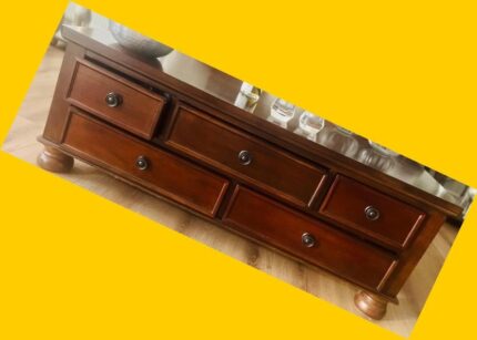 Mesa de centro de madera y vidrio