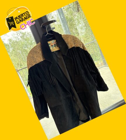 Chaqueta cuerpo print con flecos
