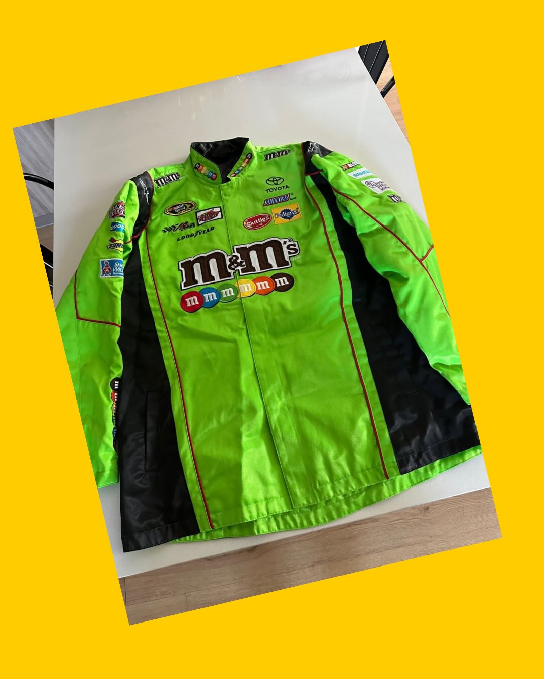 Chaqueta de piloto NASCAR Kyle Busch / M&M’s