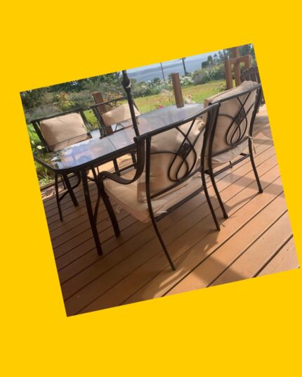 Comedor de terraza con toldo y 6 sillas