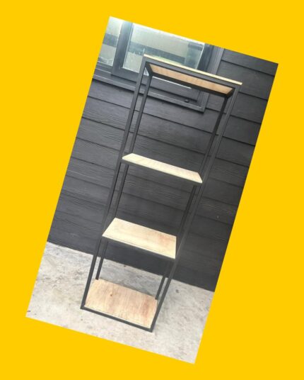 Estante de fierro con madera terciada Hecho a medida