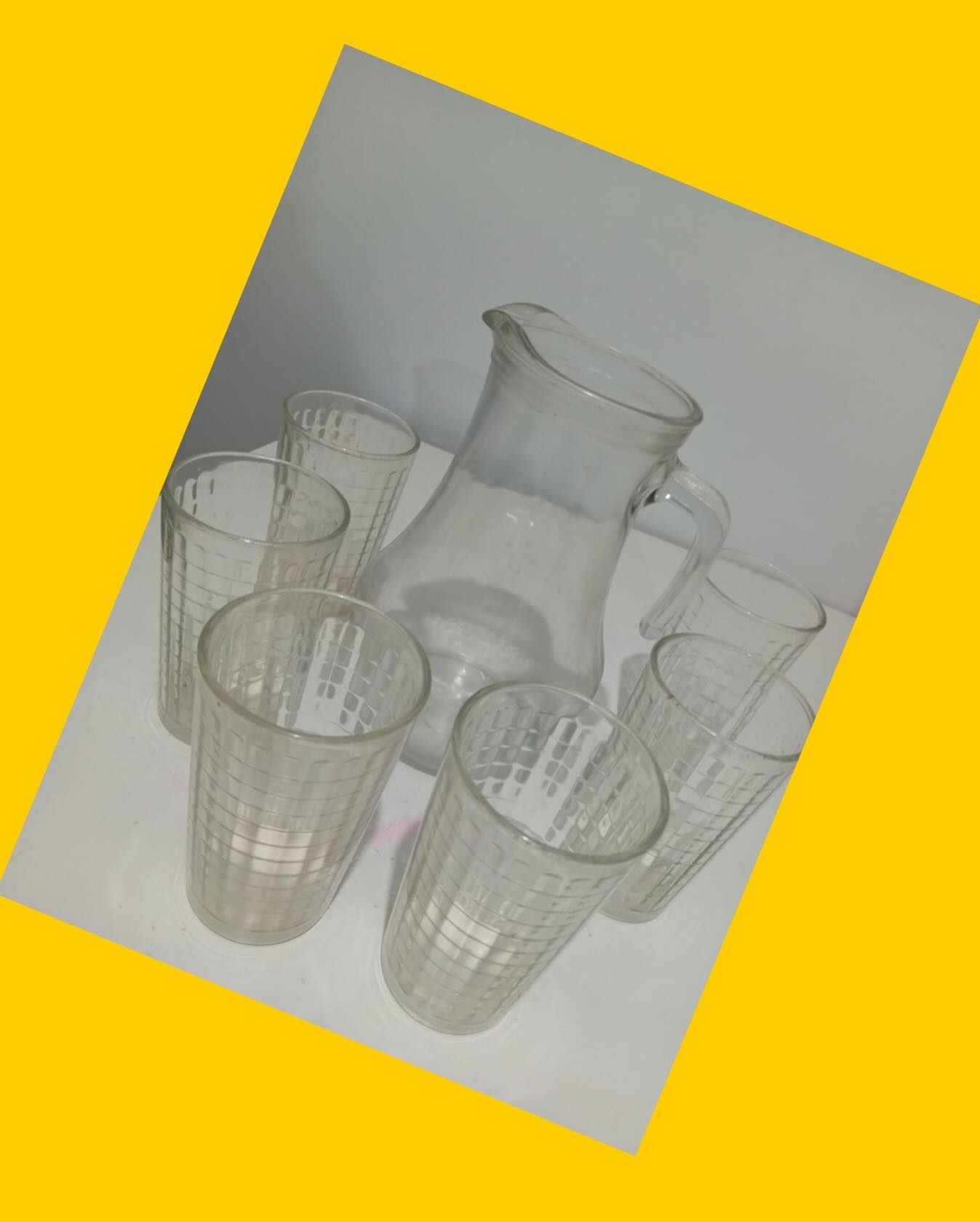 Juego de vasos y jarra