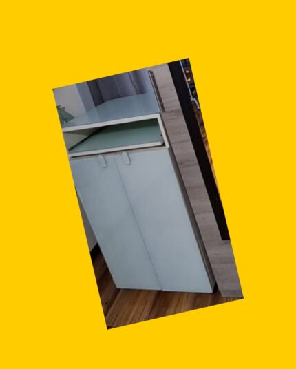 Mueble bajo con superficie de acrílico