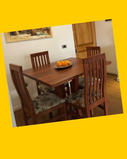 Comedor de roble con 4 sillas