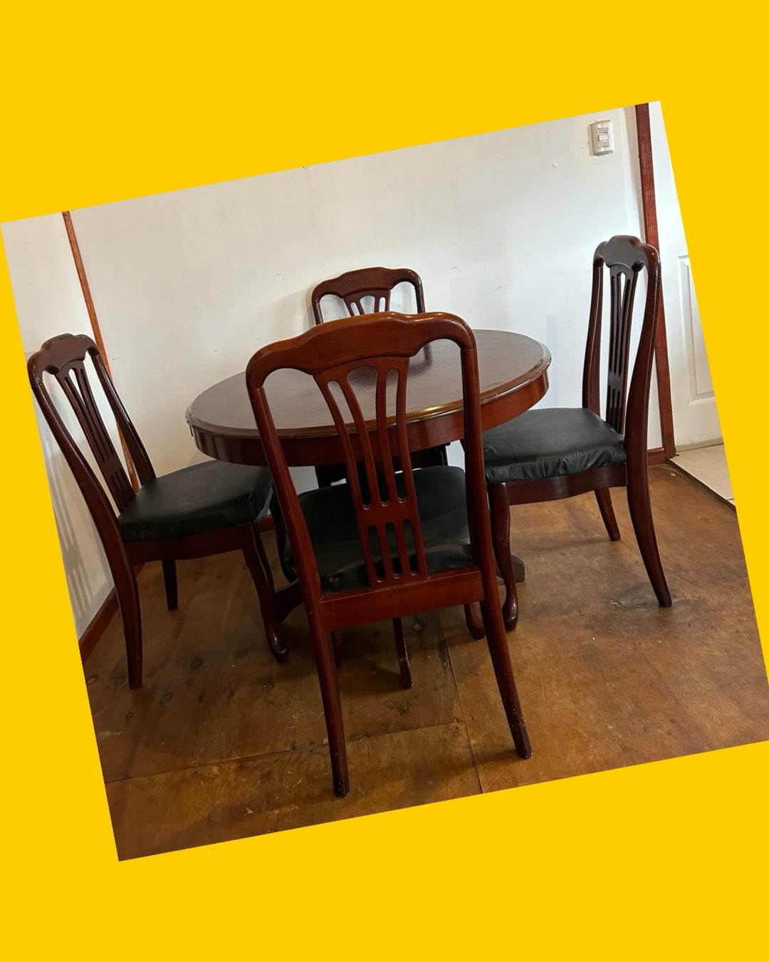 Comedor redondo de madera con 4 sillas