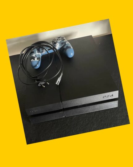 Consola PlayStation 4 con un control